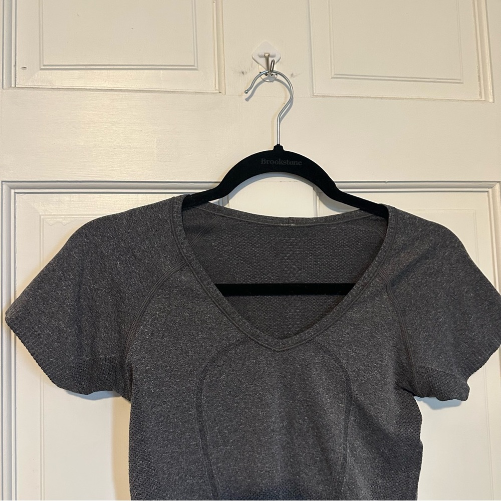 Lululemon Run: Swiftly Tech V Neck Black - Picture 12 of 13